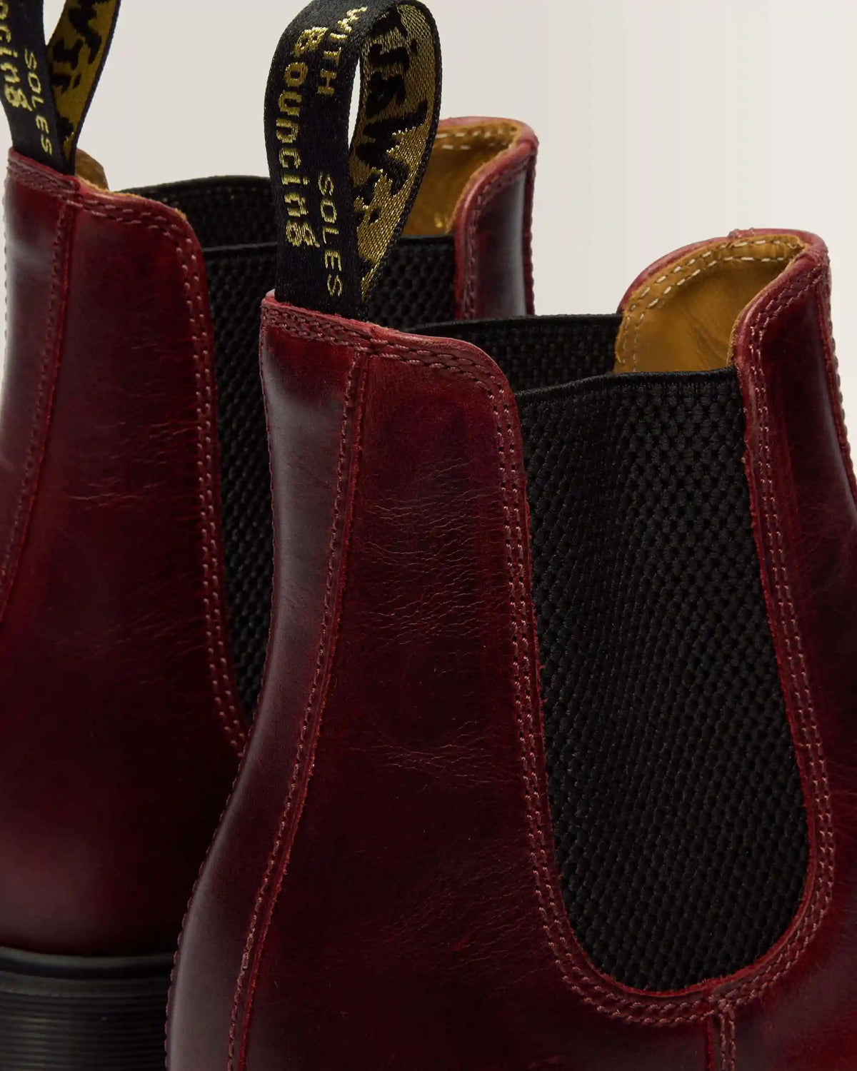 2976 Classic Calf Leather Chelsea Boots